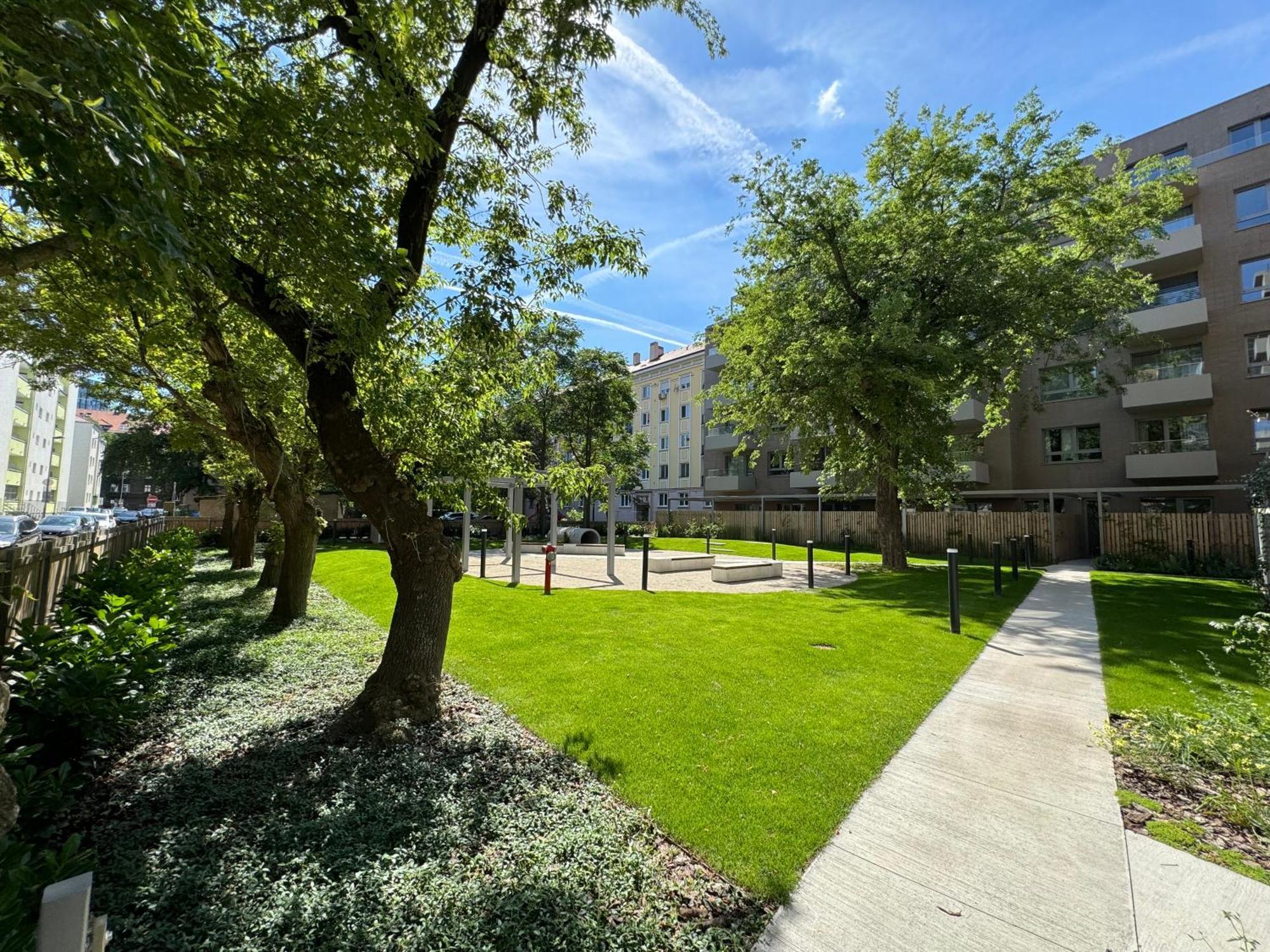 Aurora Apartments Братислава Екстер'єр фото